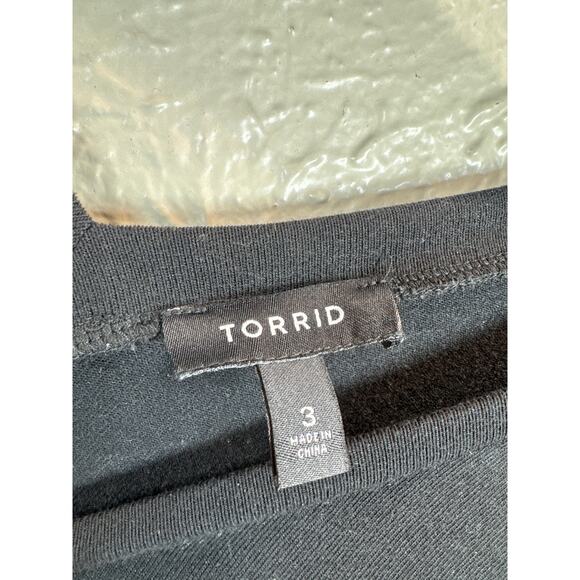 Torrid Black Sweatshirt White Wings Open Back Womens Torrid Size 3 US 3X - Picture 2 of 4